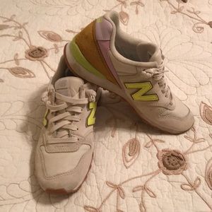 New Balance 696 tennis shoes
